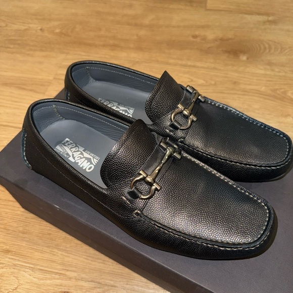 Ferragamo Logo Plaque Slip-On Loafers - Picture 4 of 4